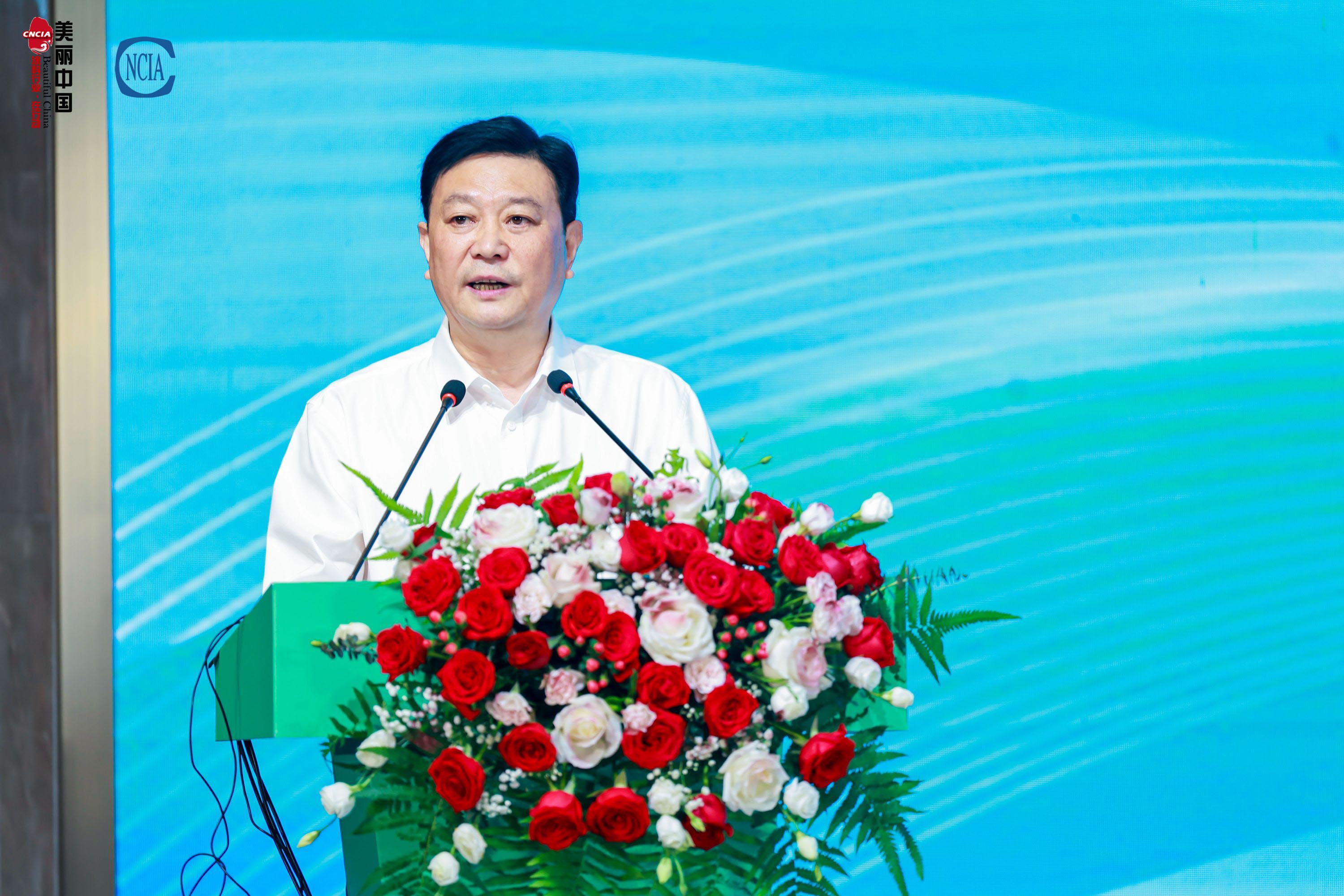 中國涂料工業(yè)協(xié)會(huì)會(huì)長劉普軍致辭