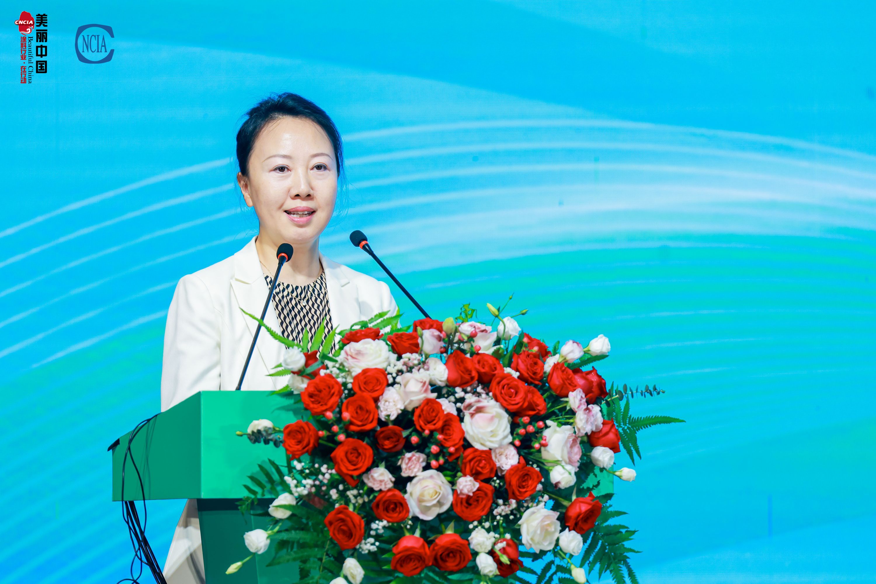 中國家具協(xié)會(huì)副理事長兼秘書長屠祺致辭