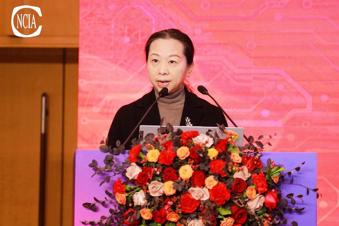 重慶市經(jīng)濟(jì)和信息化委員會化學(xué)工業(yè)處處長卿知學(xué)致辭